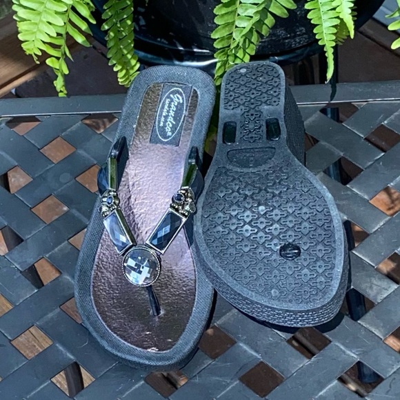 NWOB large gem thong flip flop sandals. Great comfort size 6 - Picture 5 of 7